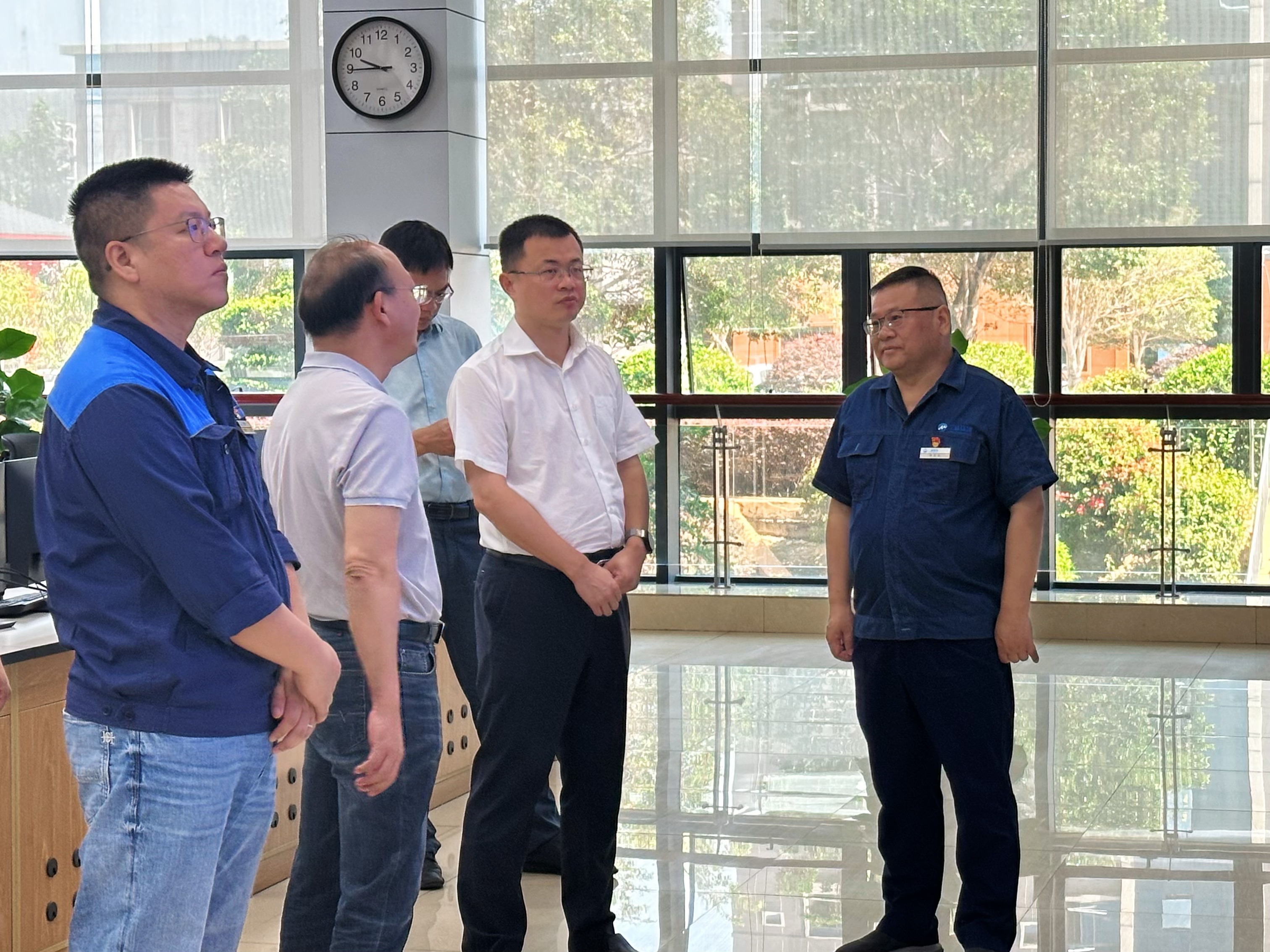 南宁市兴宁区委书记高鑫一行到南宁BB贝博公司调研指导工作.jpg